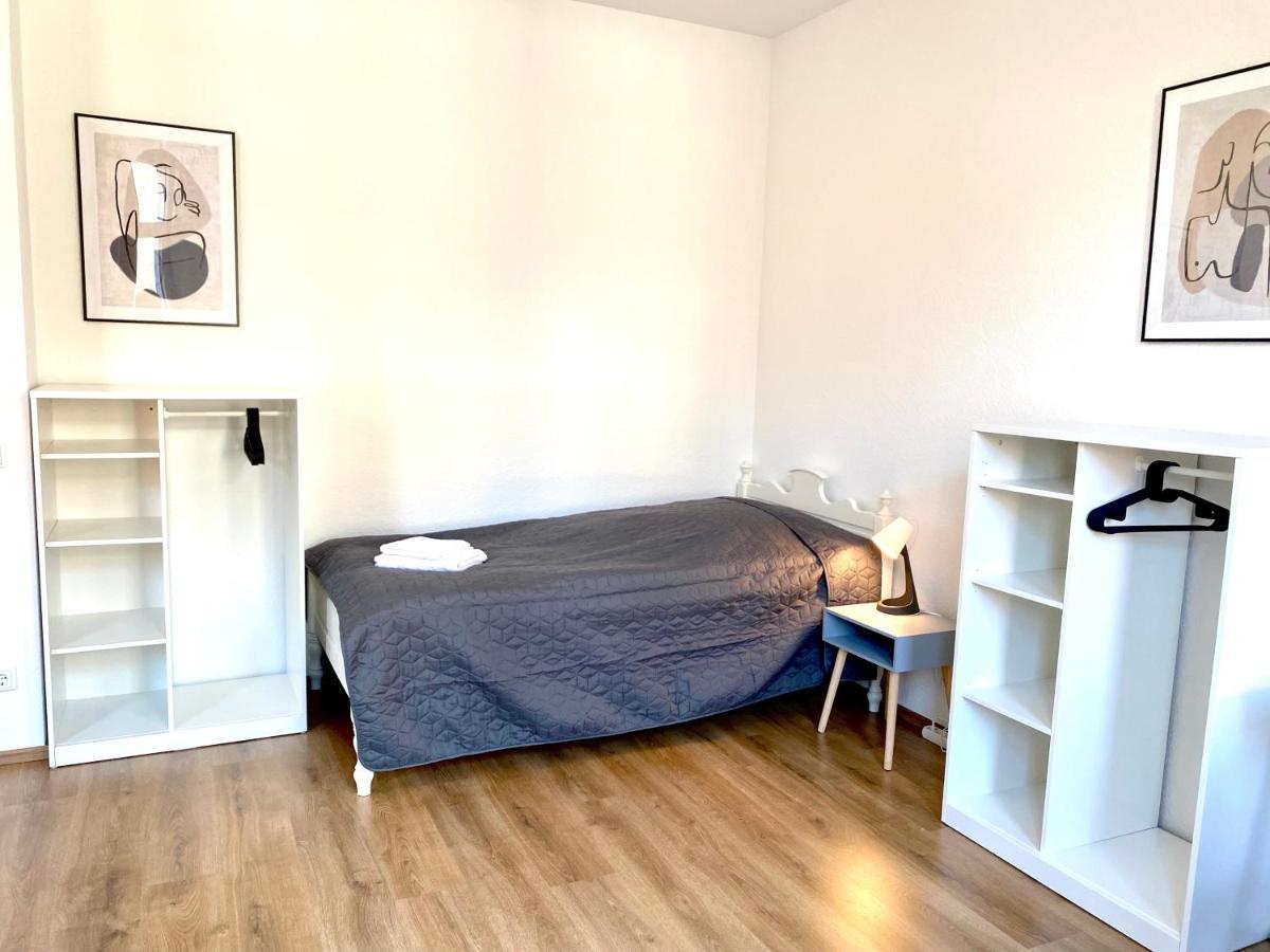 2 Rooms, Free Parking, 25 Min To Duesseldorf, 150 Mbps Wlan Duisburg Exteriér fotografie