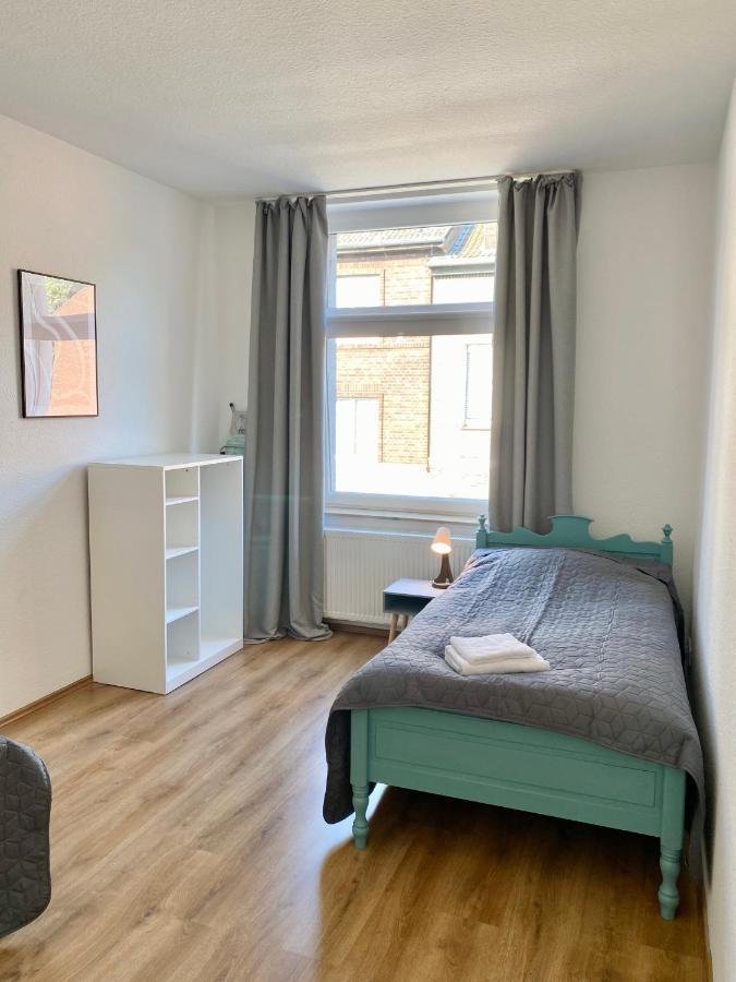 2 Rooms, Free Parking, 25 Min To Duesseldorf, 150 Mbps Wlan Duisburg Exteriér fotografie