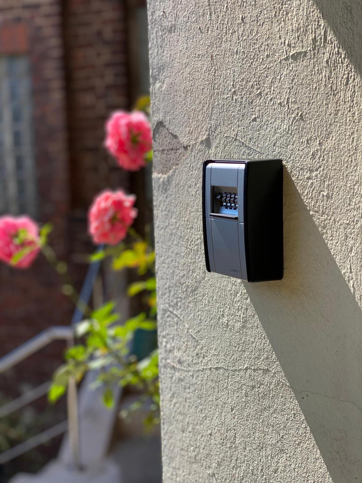 2 Rooms, Free Parking, 25 Min To Duesseldorf, 150 Mbps Wlan Duisburg Exteriér fotografie