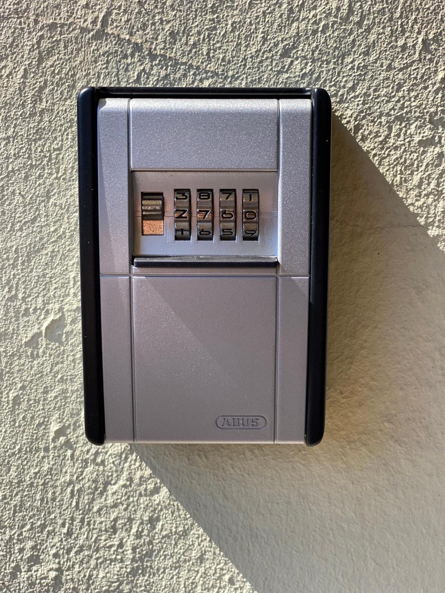 2 Rooms, Free Parking, 25 Min To Duesseldorf, 150 Mbps Wlan Duisburg Exteriér fotografie