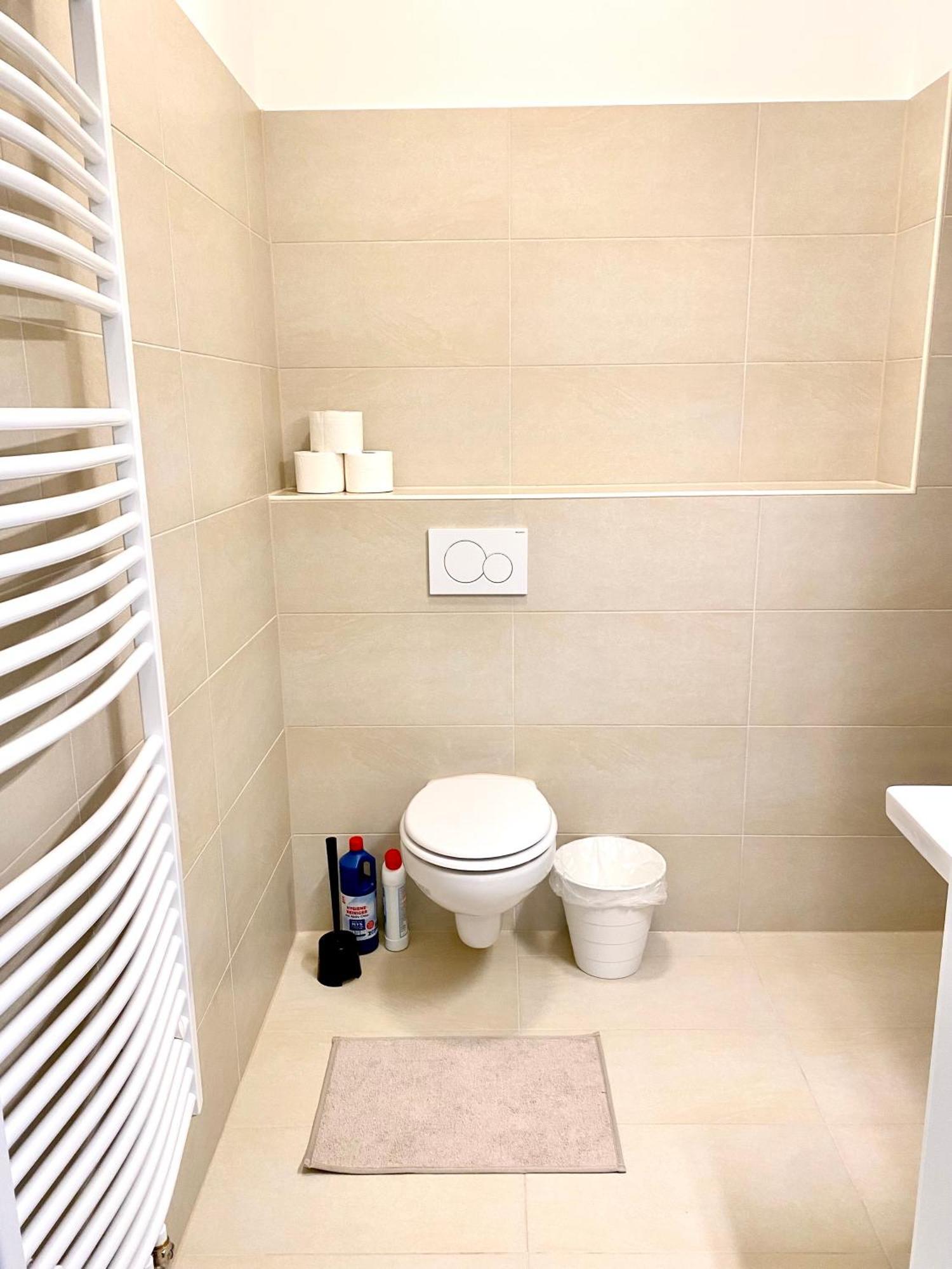 2 Rooms, Free Parking, 25 Min To Duesseldorf, 150 Mbps Wlan Duisburg Exteriér fotografie